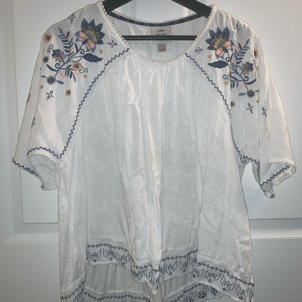 Knox rose cute white blouse.